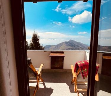 Grone Apartment | Panorama1200A, in the Heart of the San Fermo Hills
