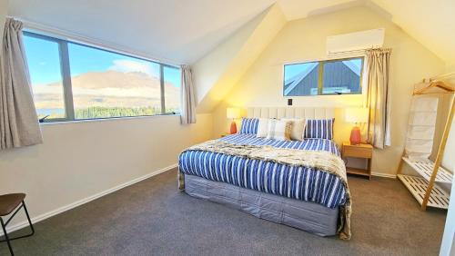 Queenstown House | Panoramic, 180 Degree Lake and Mountain Views from Every Room! Central Queenstown