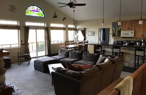 Mosier House | Panoramic Gorge View Pet Friendly Home with Hot Tub and optional Guest House