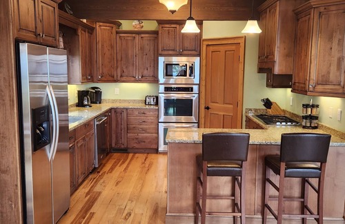 Buck Mountain House | Panoramic Long Range Mountain Views on 4ac, Hot Tub, Pool Table, Arcade, Firepit