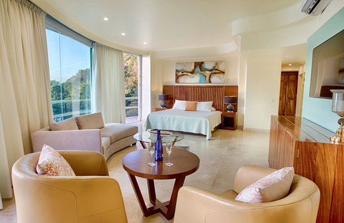Boca de Tomatlan Villa | Panoramic Luxury Suite With Ocean, Gardens and Swimming Pool View