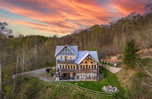 Wolf Laurel House | Panoramic Mtn Views HotTub Fire Pit Near Asheville