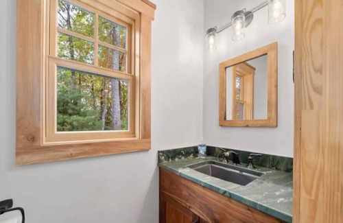 Penrose Cabin | Panoramic Mtn View’s-Sauna-Hot Tub-Game Room-Waterfalls, hiking, biking w/in min