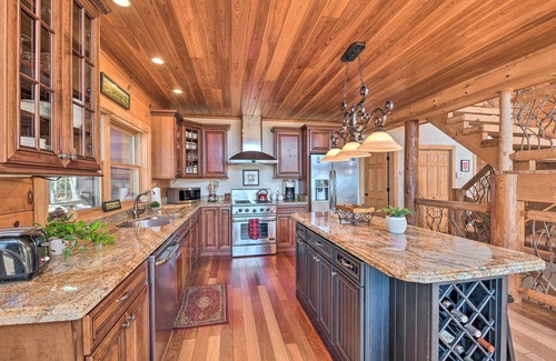 Waynesville Cabin | Panoramic Mtn Views: Luxe Smoky Mountain Cabin!