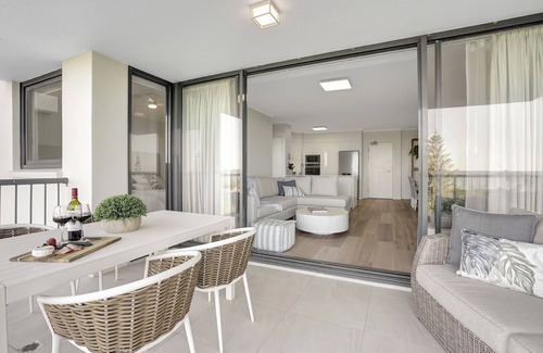 Alexandra Headland Apartment | Panoramic Ocean View 2 bed 2 bath