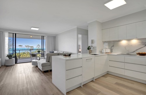 Alexandra Headland Apartment | Panoramic Ocean View 2 bed 2 bath