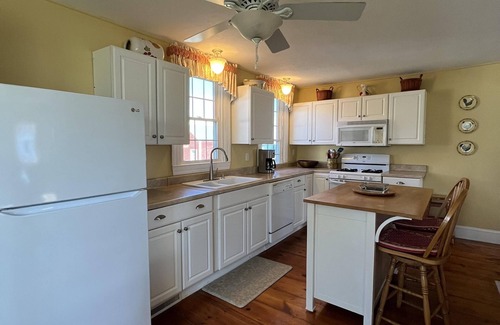 Mid-Coast and Islands House | Panoramic ocean views from sunrise to sunset!