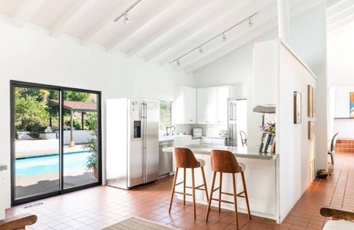 Eastern Malibu House | Panoramic Ocean View, 7 bedroom Gated Villa, Pool & Tennis Court (2 buildings)