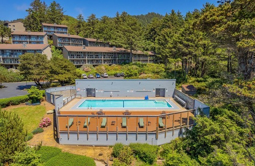 Otter Rock Condo | Panoramic Ocean-View Room with 2 Queen Beds
