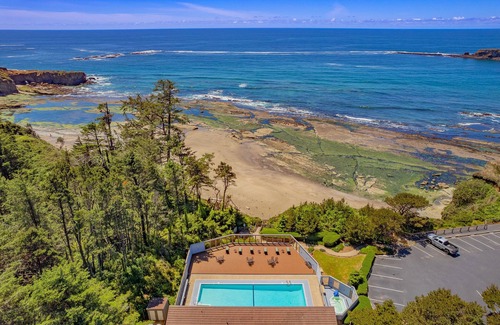 Otter Rock Apartment | Panoramic Ocean View Studio with Full Kitchen