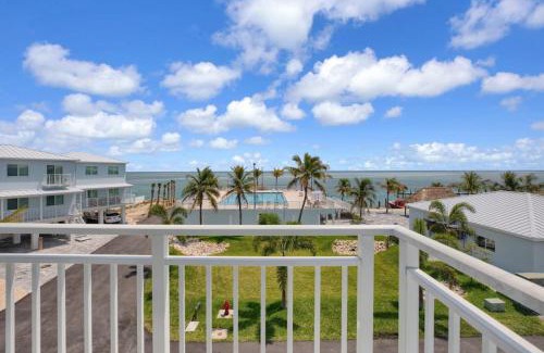 Marathon Apartment | Panoramic Ocean Views Galore