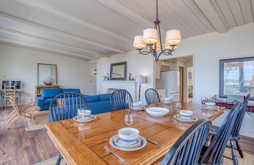 Gearhart House | Panoramic Ocean Views, Private Patio w/Fire Table, TV Room, Modern Updates.