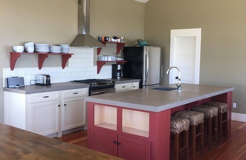 Roads End House | Panoramic Pacific Ocean views for both summer sunsets & winter storm watching!