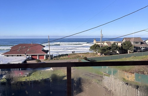 Roads End House | Panoramic Pacific Ocean views for both summer sunsets & winter storm watching!
