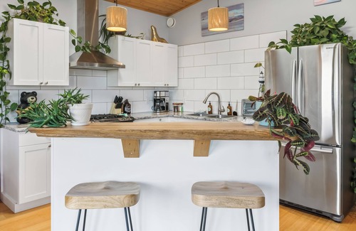Ucluelet House | Panoramic Rainforest & Ocean Views, Fire Pit & EV Plug in Ucluelet