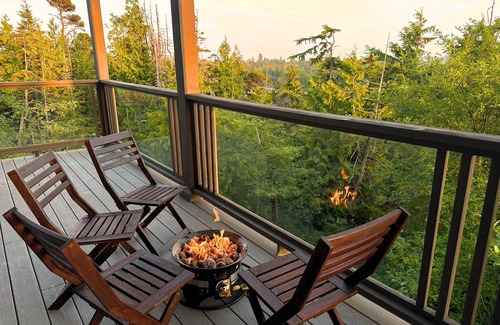 Ucluelet House | Panoramic Rainforest & Ocean Views, Fire Pit & EV Plug in Ucluelet