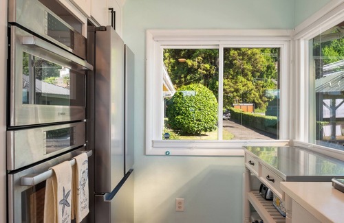 Retsil House | Panoramic Sea & Mt. View Retreat in Port Orchard