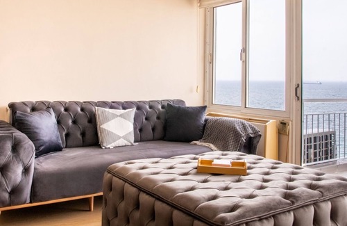 Konak Apartment | Panoramic Sea View Flat w Balcony in Izmir Konak