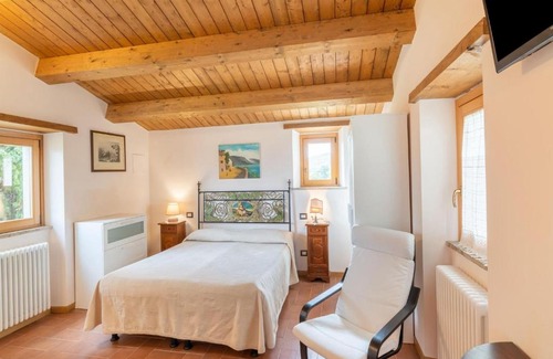 Caprese Michelangelo House | Panoramic stone apartment with swimming pool