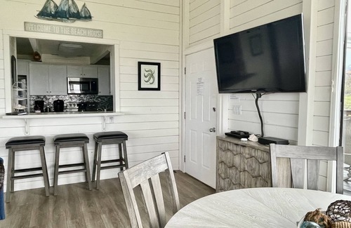 Sereno del Mar House | Panoramic Stunning ocean views, Hot tub, Dog friendly & a 5 min walk to Beach