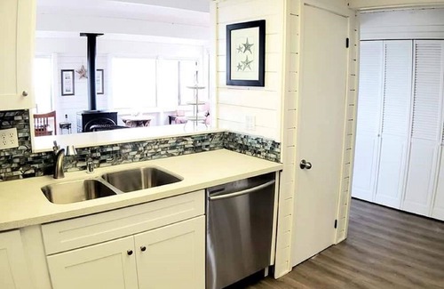 Sereno del Mar House | Panoramic Stunning ocean views, Hot tub, Dog friendly & a 5 min walk to Beach