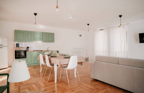 Montecalvario Apartment | Panoramic Terrace 3BR – Vista Napoli