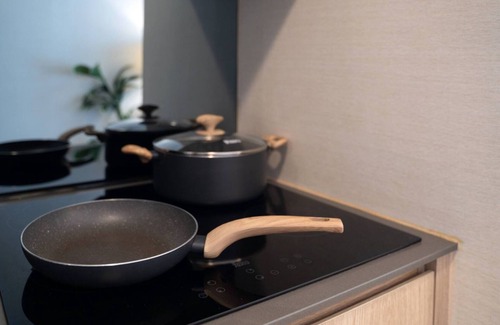 Khlong Toei Condo | Panoramic 2BR near Ekkamai with Infinity Pool