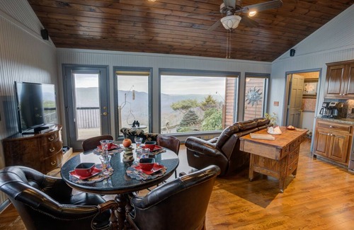 Bamboo Cabin | Panoramic & Unparalleled Blue Ridge Mountain Views!