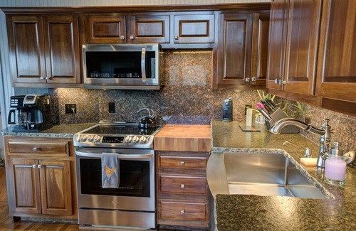 Bamboo Cabin | Panoramic & Unparalleled Blue Ridge Mountain Views!