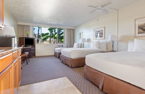 Kahului Hotel | Panoramic Views! 2 Comfortable Units, Outdoor Pool, Near Kanaha Beach Park!