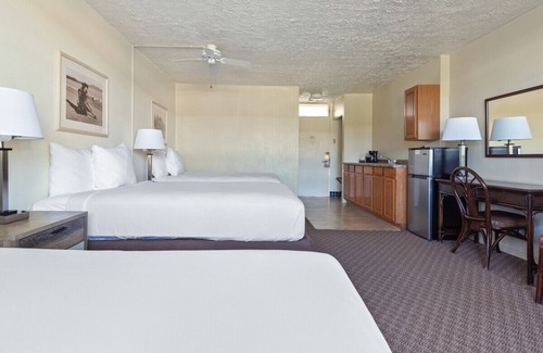 Kahului Hotel | Panoramic Views! 2 Comfortable Units, Outdoor Pool, Near Kanaha Beach Park!
