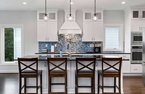 Afton House | Panoramic Views by Vineyardsn4000 sf new home on 40 acs