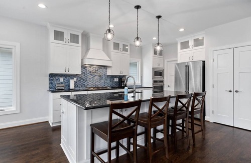 Afton House | Panoramic Views by Vineyardsn4000 sf new home on 40 acs