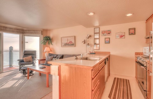Lincoln City Condo | Panoramic Views From this Bay Front Condo, Steps to Dining and Shopping!
