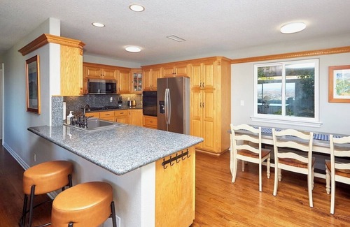 Thousand Oaks House | Panoramic Views, Hot tub, Sauna, EV chargers, Parking, Table Tennis, Fway close.