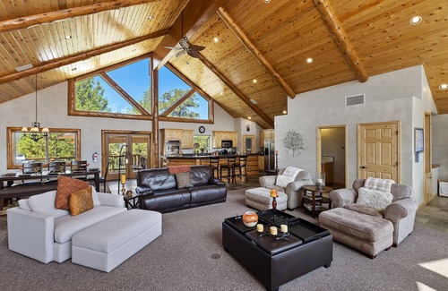 Castle Glen Estates House | Panoramic views, Lake and Mountains. Hot tub, Playground, Firepit, Game room.