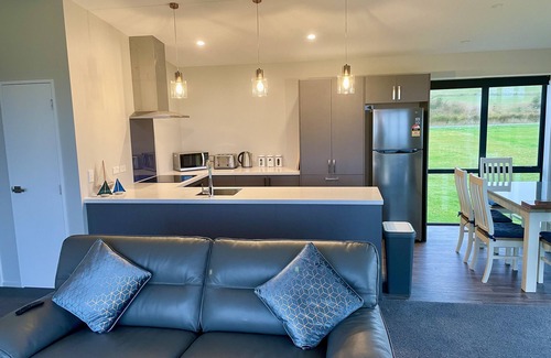 Surat Bay House | Panoramic views of the ocean close enough to the beach to hear the waves.