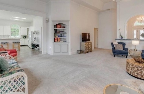 Chapin House | Panoramic views on Lake Murray at Pat’s Point