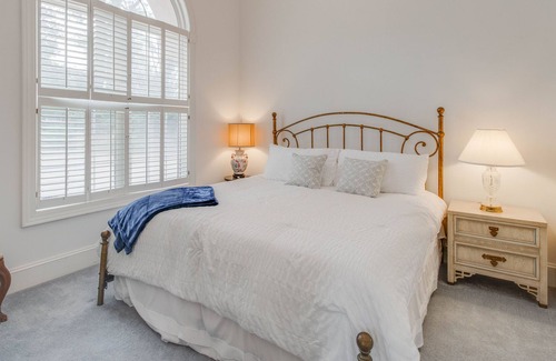 Chapin House | Panoramic views on Lake Murray at Pat’s Point