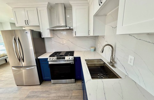 La Sierra Hills House | Panoramic views, Pickleball, 1/2 Basketball Court, Pool Spa Brand new studio.