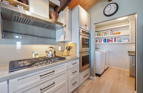 La Selva Beach House | Panoramic Views of the Monterey Bay!1 minute Walk to a Quiet Beach.