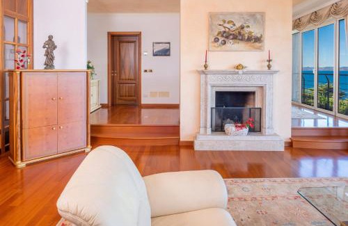 Torri del Benaco Villa | Panoramic Villa Clementina