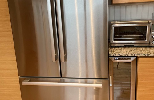 East Marion House | Panoramic water views, private beach, heart of wine country, updated, sleeps 8!