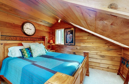 Oak Harbor House | Panoramic waterview home with sauna, high end furnishings and fireplace