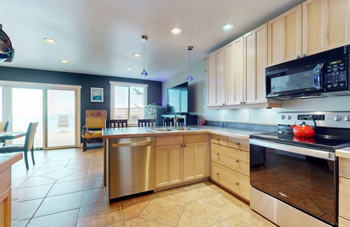 Oak Harbor House | Panoramic waterview home with sauna, high end furnishings and fireplace