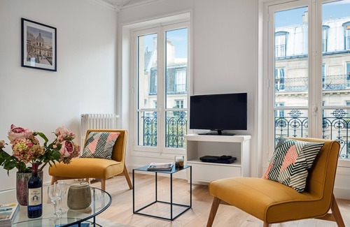 Val-de-Grace Apartment | PANTHEON/LUXEMBOURG GARDENS CHARMING TWO BEDROOM