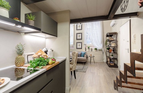 Lucca Historical Center Apartment | Paolo Guinigi Apartment Suite
