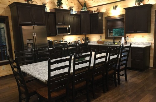 Gatlinburg - Pigeon Forge Cabin | Papa Bear’s Retreat, Cedar Falls, 2 BD, 3 BA, Queen Bunk Bed in loft, Fireplaces