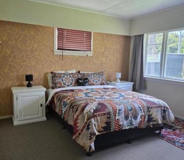 New Plymouth House | Papa's place