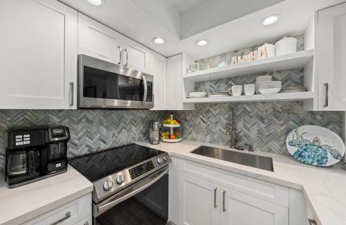 Honokowai House | Papakea J106 · PK J106 Remodeled Condo w Ocean Views Pool AC